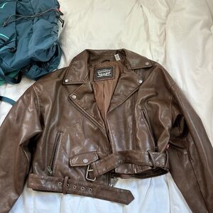 Brown Levi’s Leather Jacket size small!
New, without tags